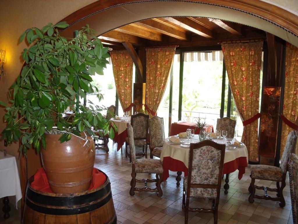 Hotel Restaurant L'Ecluse Antonne-et-Trigonant Buitenkant foto