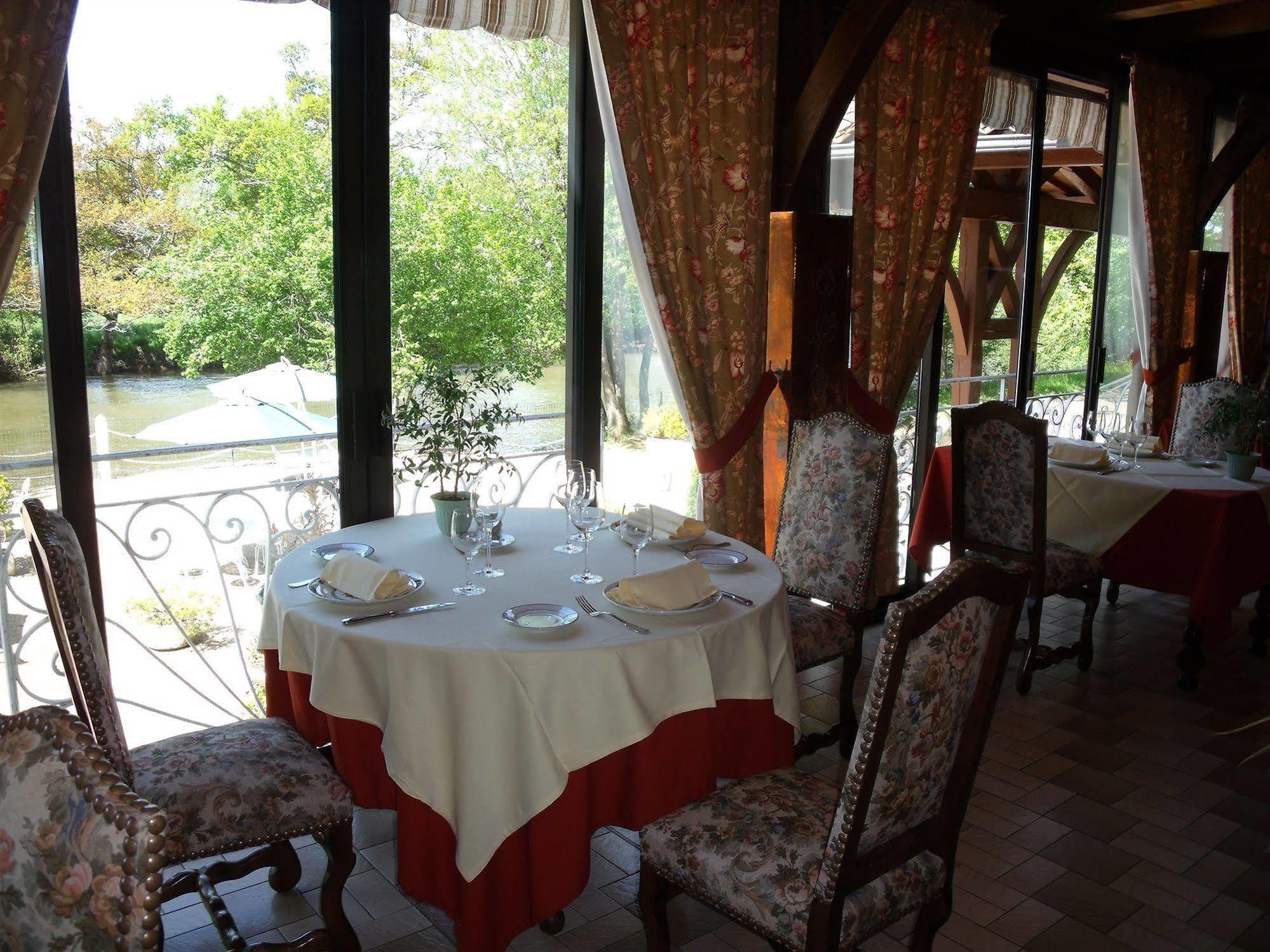 Hotel Restaurant L'Ecluse Antonne-et-Trigonant Buitenkant foto