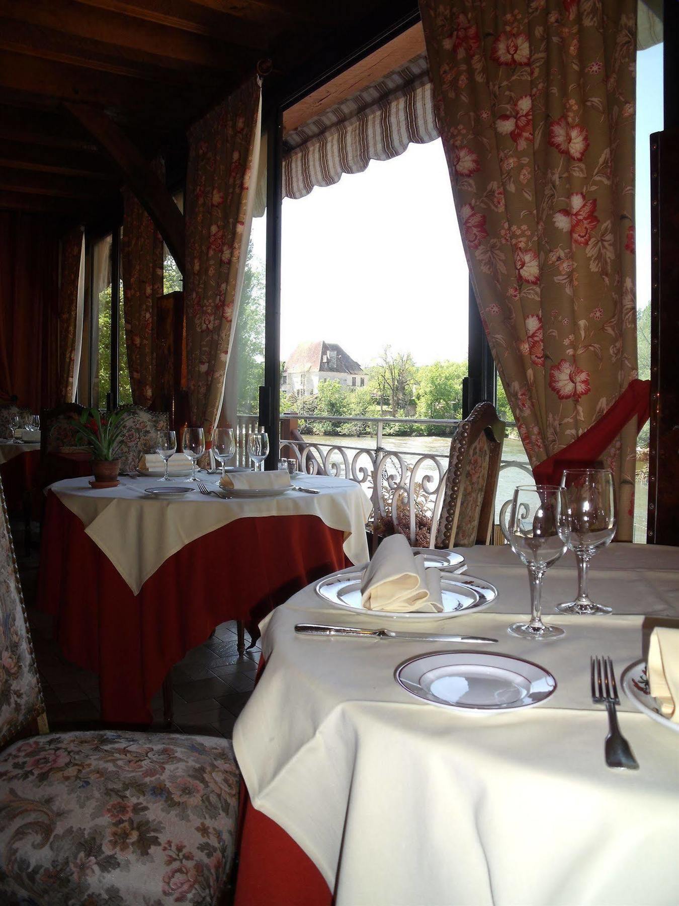 Hotel Restaurant L'Ecluse Antonne-et-Trigonant Buitenkant foto
