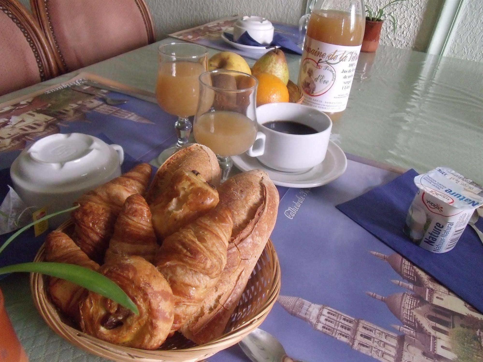 Hotel Restaurant L'Ecluse Antonne-et-Trigonant Buitenkant foto