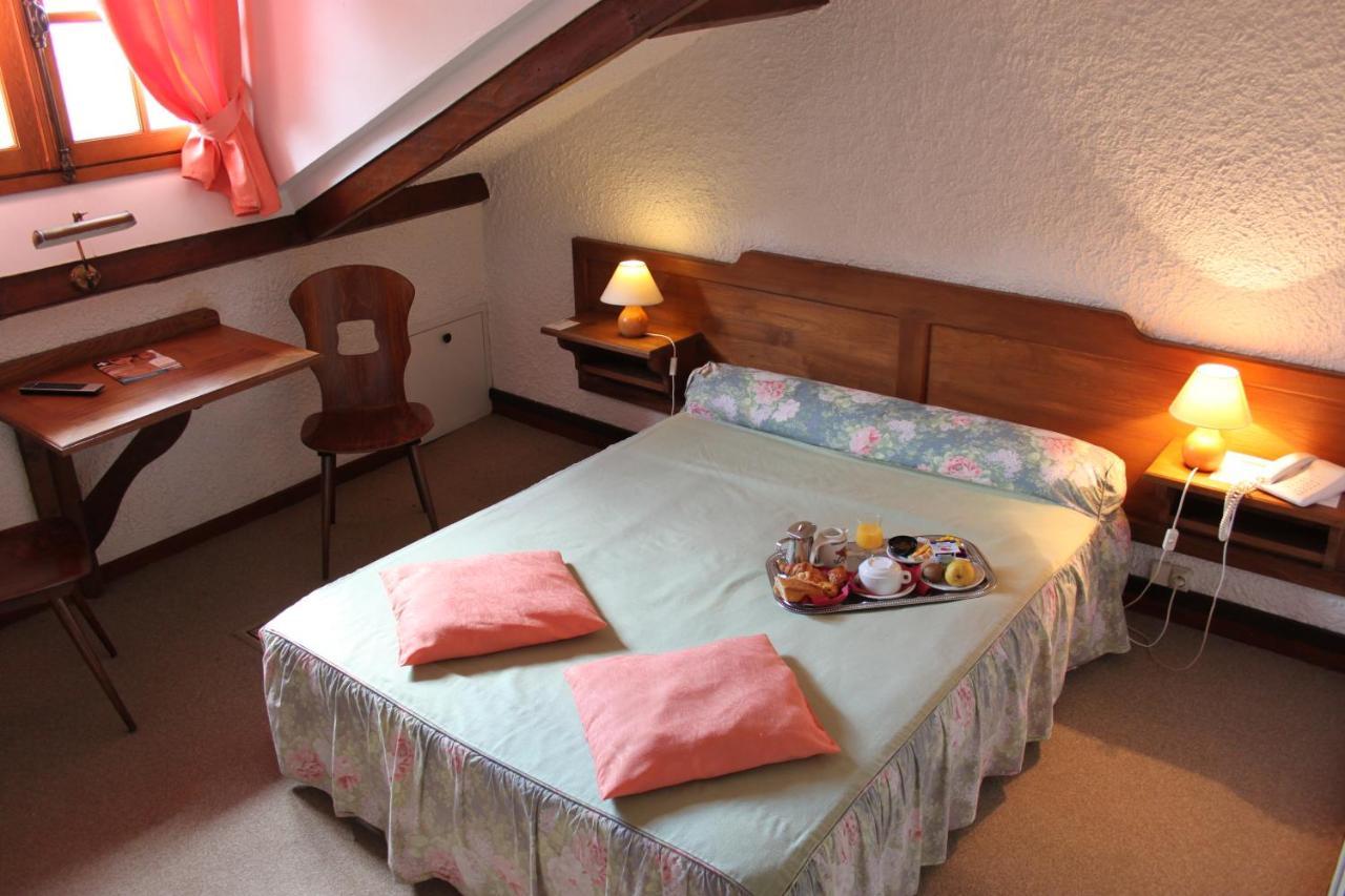 Hotel Restaurant L'Ecluse Antonne-et-Trigonant Buitenkant foto